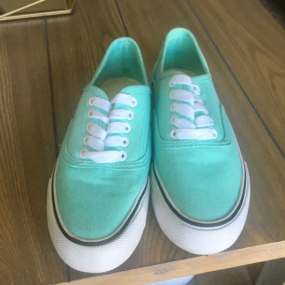 teal tennis shoes